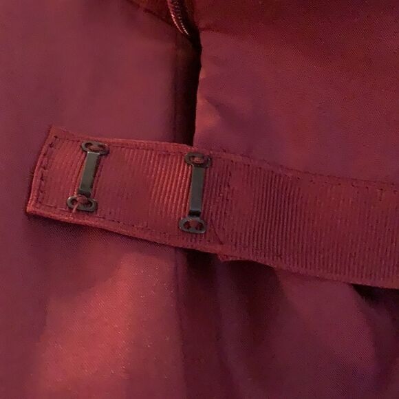 𝅺david’s Bridal maroon strapless bridesmaids gown and/or prom dress - Picture 6 of 8